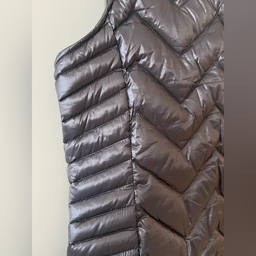 Calvin Klein Women's Metallic Gray Quilted Premium Down Vest Size XXL - Picture 3 of 15